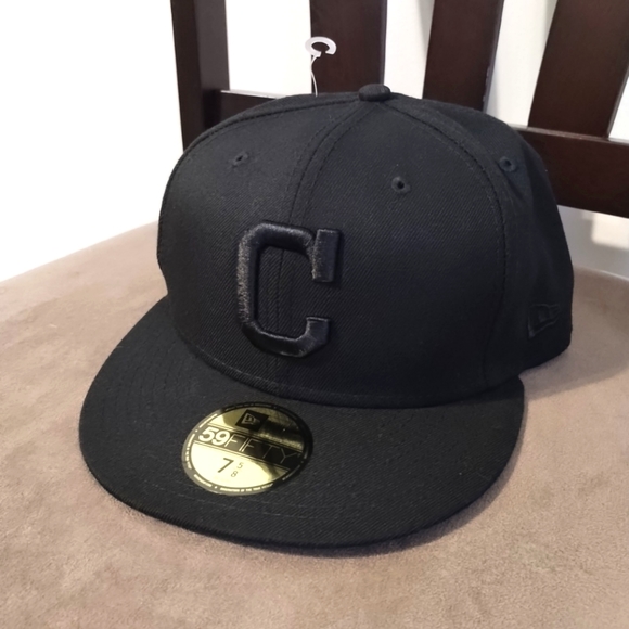 7 5/8 7 1/8 New Era 59Fifty Hat MLB Cleveland Indians ALL Black Fitted Baseball - Picture 1 of 6